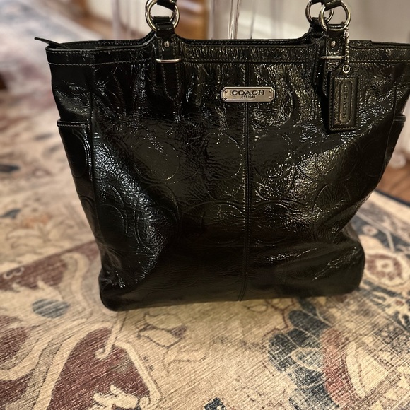 Gorgeous barely used patent leather coach bag - Picture 5 of 10